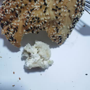 Mis Pide Fırını Hatay Poğaçanın İçinden Yabancı Bir Cisim Çıktı