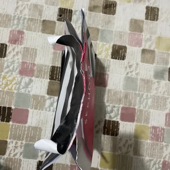 Islanan Hediye Paketi İçin Zorunlu Alışverişe Tepki