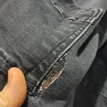 Kaliteli Beklenen Pantolonlar Hızla Yırtılıyor!