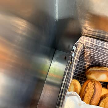 Restoranda Hamamböceği Şoku Ve Yetersiz Müşteri Hizmeti