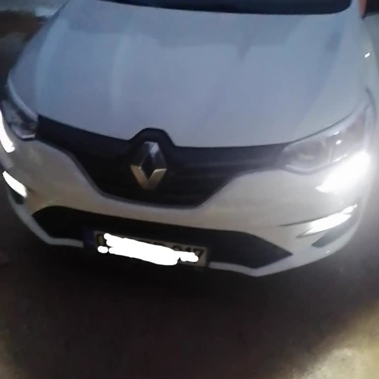 Megane 4'te Kendi Kendine Kapanan Kısa Far Sorunu