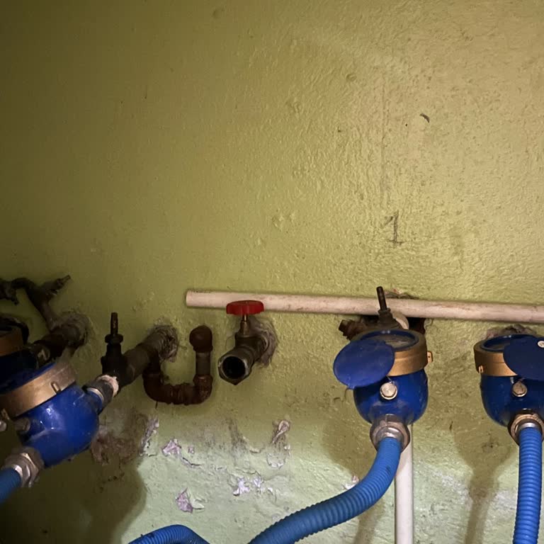 İZSU'nun Haber Vermeden Sayaç Söktüğü Mağduriyet