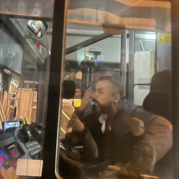 Halk Otobüsü Şoförünün Tehlikeli Ve Saygısız Davranışı