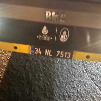 Halk Otobüsü Şoförünün Tehlikeli Ve Saygısız Davranışı