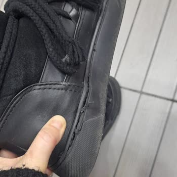 Cool Moon Botlarının Tabanı Yırtıldı: Derimarketten Hayal Kırıklığı