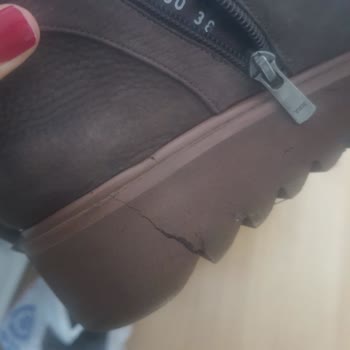 Divarese Deri Botların Taban Sorunu