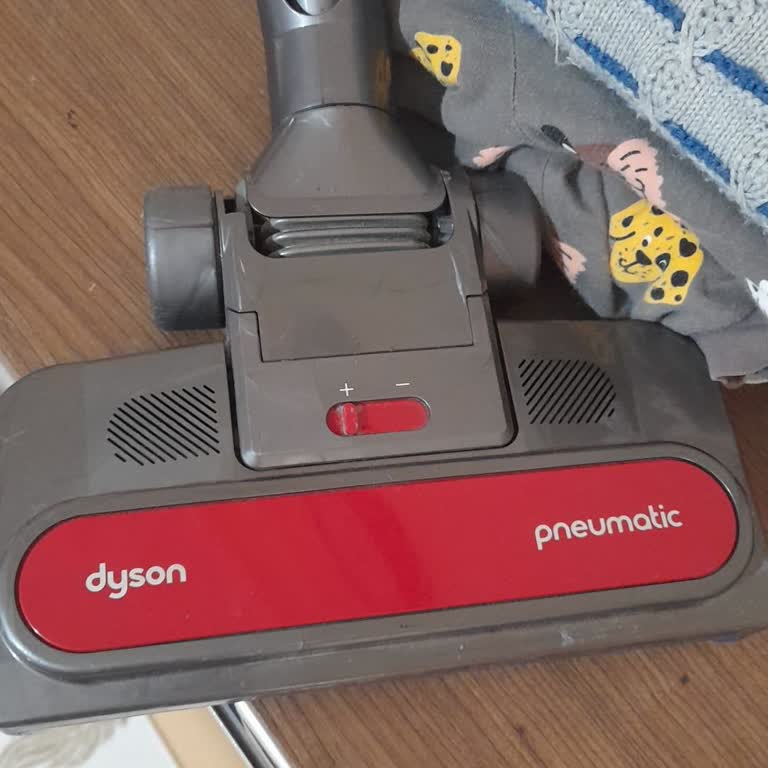 Dayanıklılık Vaadi Boşa Çıktı: Dyson Süpürge Başlığı Yine Kırıldı