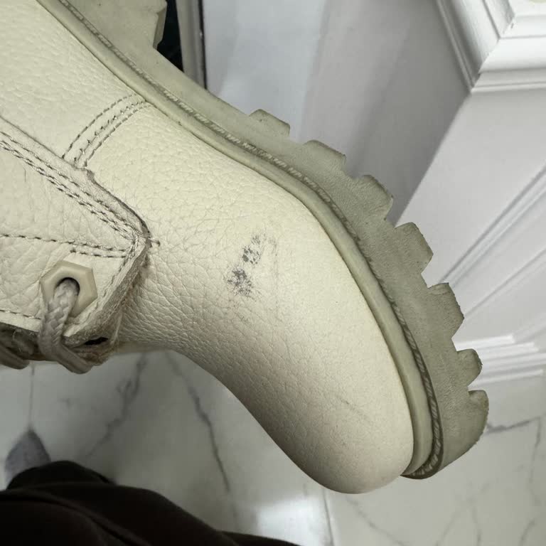 Boyner'den Aldığım Cat Botun Derisi Soyuldu