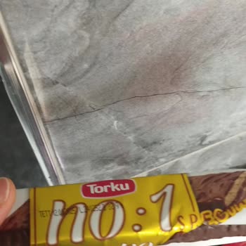 Torku Gofret Üzerinde Tutkal Kalıntıları Şoku