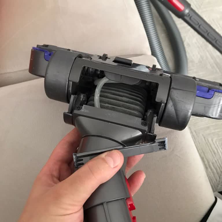 Dyson Süpürge Başlığı Kırıldı: Dayanıklılık Sorunu