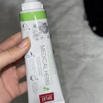 Küflü Diş Macunu Şoku