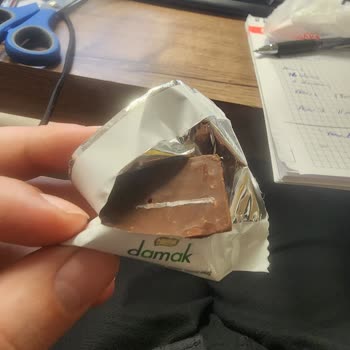 Nestle Çikolatada Ambalaj Yapışkanı Sorunu