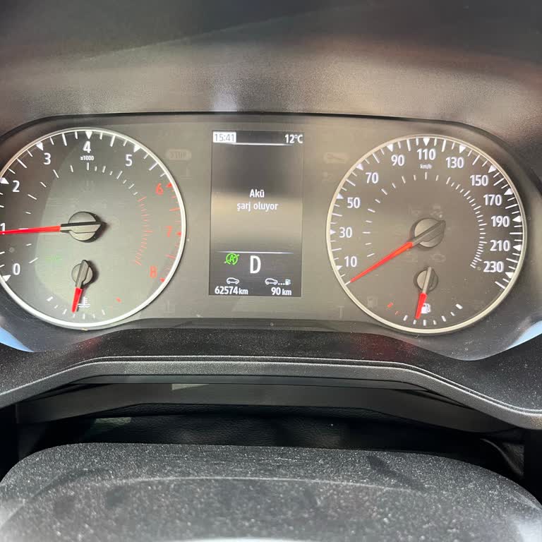 Renault Clio'da Sürekli Akü Uyarısı Sorunu