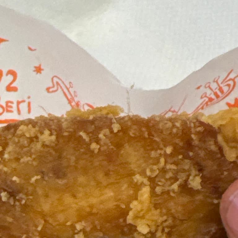 Popeyes Tüylerle Dolu Tavuk Kanatları Ve Lezzetsiz Deneyim