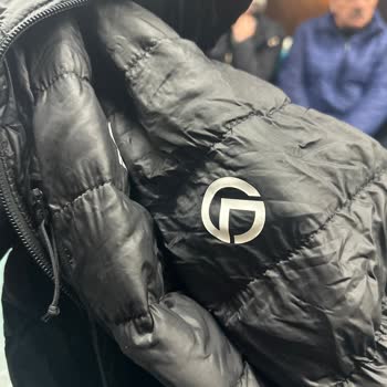 North Face Jacket Issues: Feather Leakage and Odor Persist After Replacement