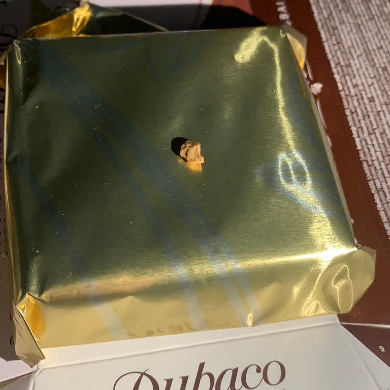 Lezzetli Çikolata Deneyiminde Beklenmedik Taş Sürprizi