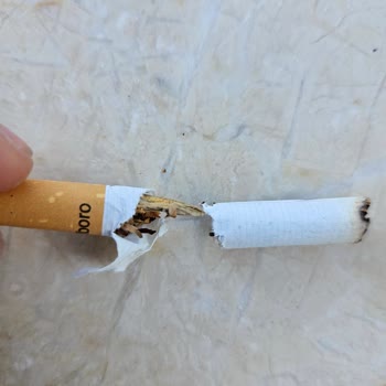 Marlboro Red Sigara Paketinden Tahta Parçası Çıktı
