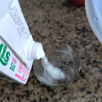 Bozuk Sütle Karşılaşma: Şok Market Deneyimi