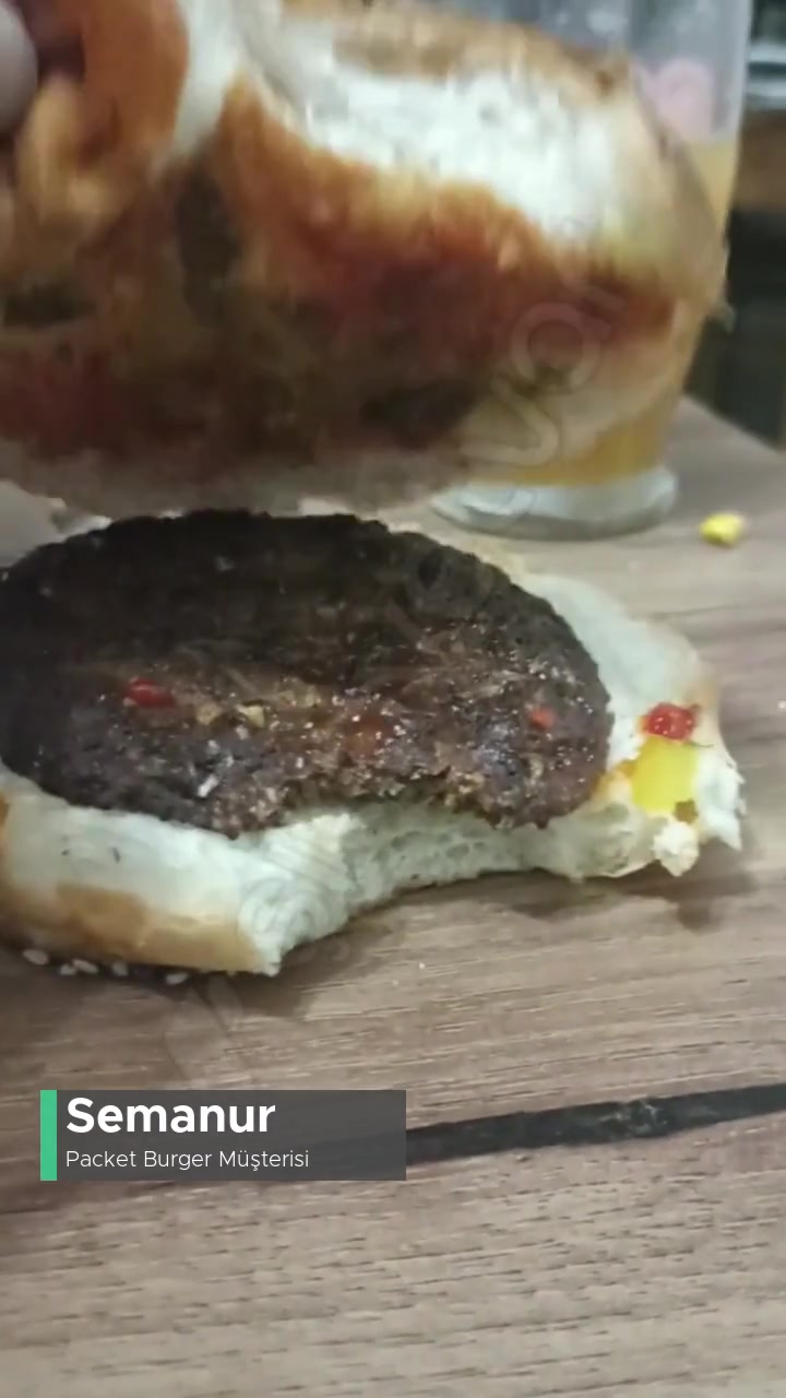 Packet Burger Özenli Hazırlanmamış Ve O Parayı Hak Etmeyen Yemek... videonun kapak resmi
