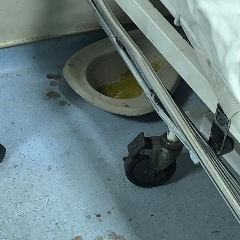 Selahaddin Eyyubi Devlet Hastanesi Acil Poliklinikte Temizlik Sorunu