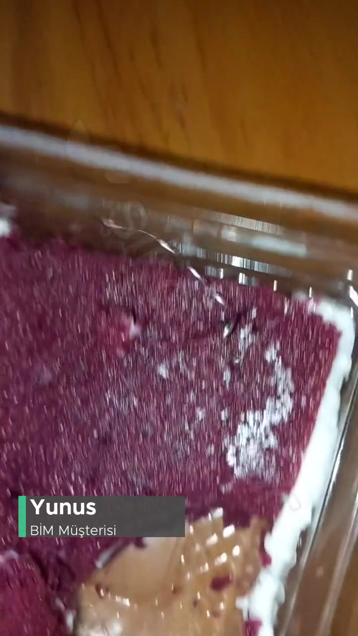 BİM Tatlı İçinden Tele Benzer Bir Cisim Çıktı! videonun kapak resmi