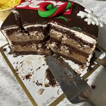 Venedik Pastanesi'nden Aldığım Yaş Pastanın Kreması Ekşimiş