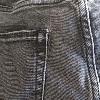 Colin's Kot Pantolonunda Beklenmedik Cep Deformasyonu