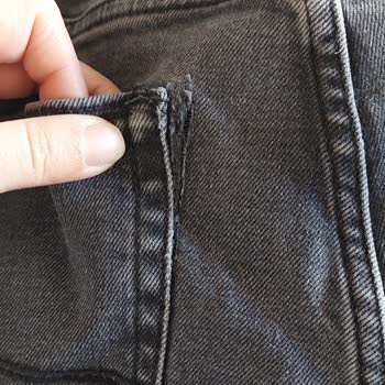 Colin's Kot Pantolonunda Beklenmedik Cep Deformasyonu