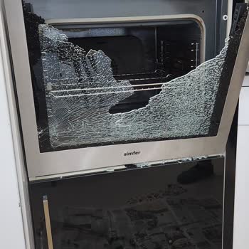 Simfer Ankastre Fırının Camı Kendiliğinden Çatladı