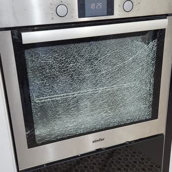 Simfer Ankastre Fırının Camı Kendiliğinden Çatladı