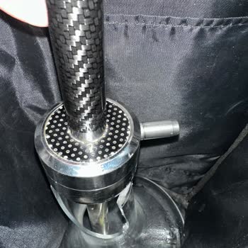 Üründe Üretim Hatası: Cam Ve Metal Parçaların Ayrılması