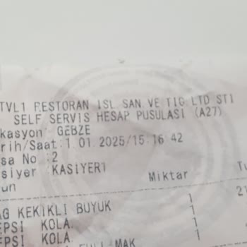 Tavuk Land'de Sıra İhlali Ve Ayrımcılık İddiası