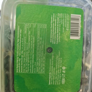 Küflü Zeytin Ve İlgisiz Mağaza Tutumu