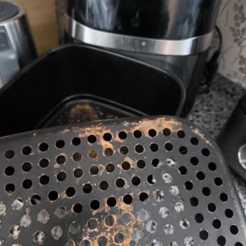 Onvo Airfryer Boyası Soyuldu Ve Paslandı