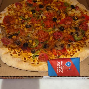 Soğuk Pizza Ve Yetersiz Hizmet
