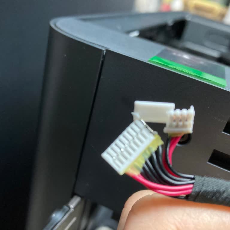 Kırık Ekran Soketi İle Mağduriyet Ve Yetersiz Müşteri Hizmeti