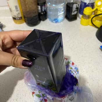 Hediye Parfümde Sızıntı Ve Mağaza Yardımcı Olmuyor