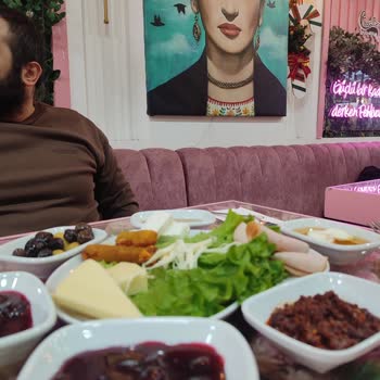 Eksik Ve Kalitesiz Kahvaltı Deneyimi