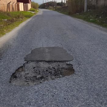 Yol Üzerindeki Tehlikeli Çukur Sorunu