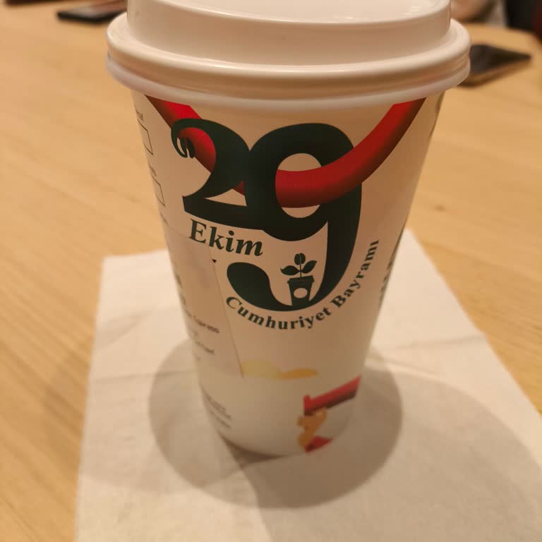 Starbucks'ta Temalı Bardak Ve Ödeme Şekli Karmaşası