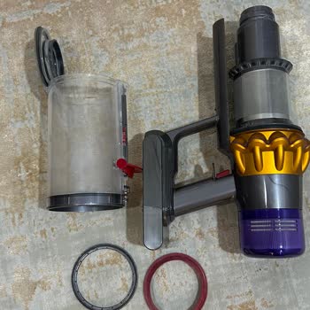 Dyson Süpürgede Kalite Sorunu: Parçalar Yerine Oturmuyor