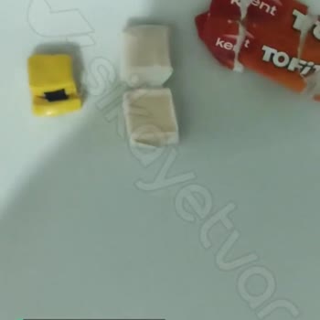 Kent Tofita İçinden Çıkan Siyah Taşlanmış Yabancı Madde Zift Gibi