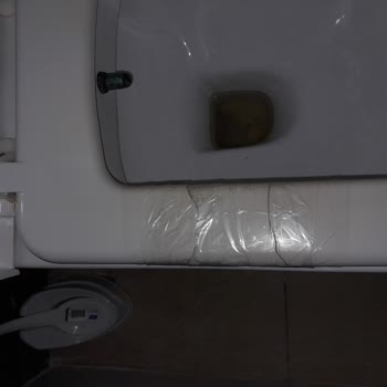 Mega Seramik Klozet Kapakları Garanti Kapsamında Kırıldı