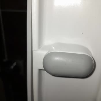 Mega Seramik Klozet Kapakları Garanti Kapsamında Kırıldı