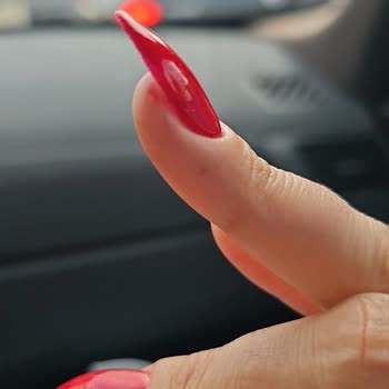 Nihal Nail Studio (Avcılar) Beklenmedik Ekstra Ücretler Ve Tırnak Hasarı