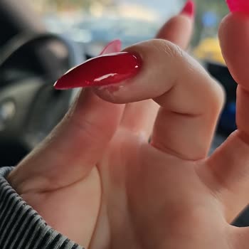 Nihal Nail Studio (Avcılar) Beklenmedik Ekstra Ücretler Ve Tırnak Hasarı