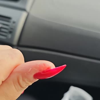 Nihal Nail Studio (Avcılar) Beklenmedik Ekstra Ücretler Ve Tırnak Hasarı