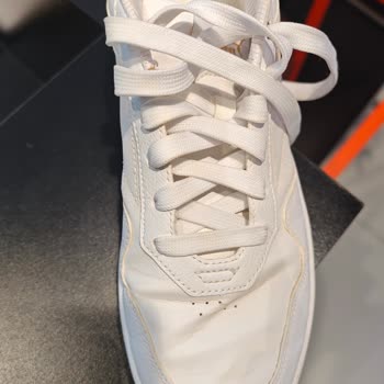 Beyaz Ayakkabıda Sararma Ve Mağaza Reddine İtiraz