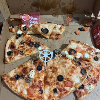 Pasaport Pizza'da Hayal Kırıklığı: Dağınık Ve Özensiz Servis
