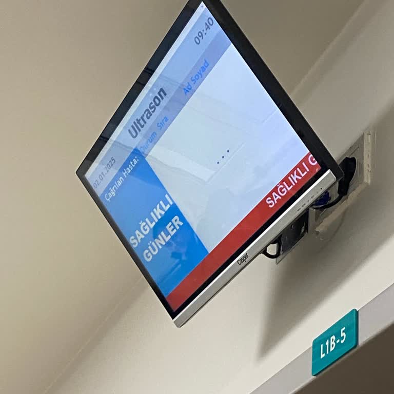 Hastanede Uzun Bekleme Süresi Ve İletişim Eksikliği